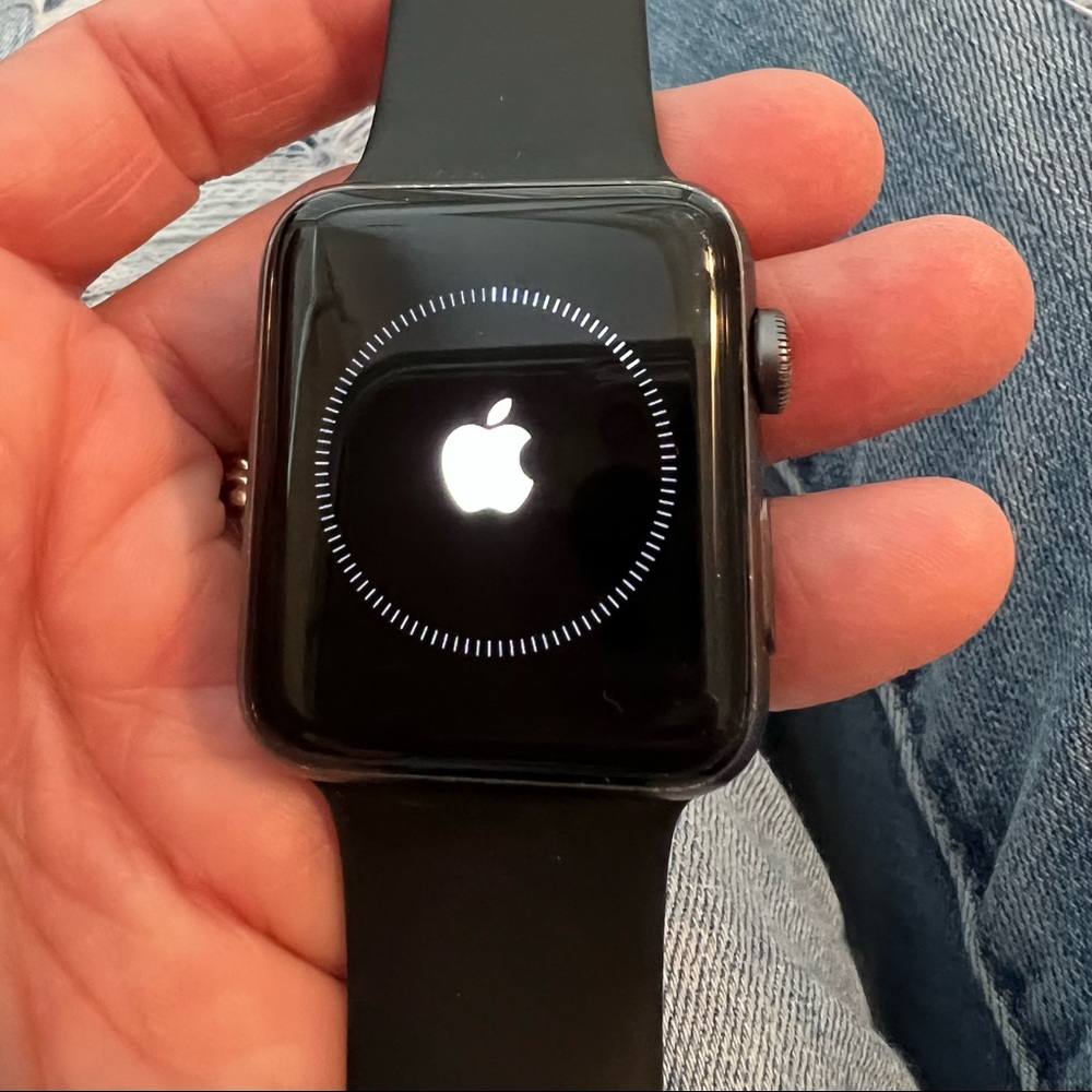 Apple Watch Series 3 GPS 42mm Space Gray Aluminum Case Black Band GPS & Cell